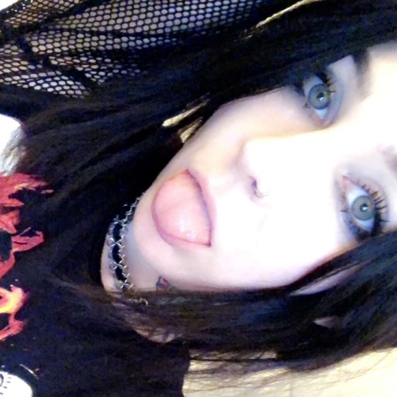 Meet your posher 💀 - Picture 1 of 3